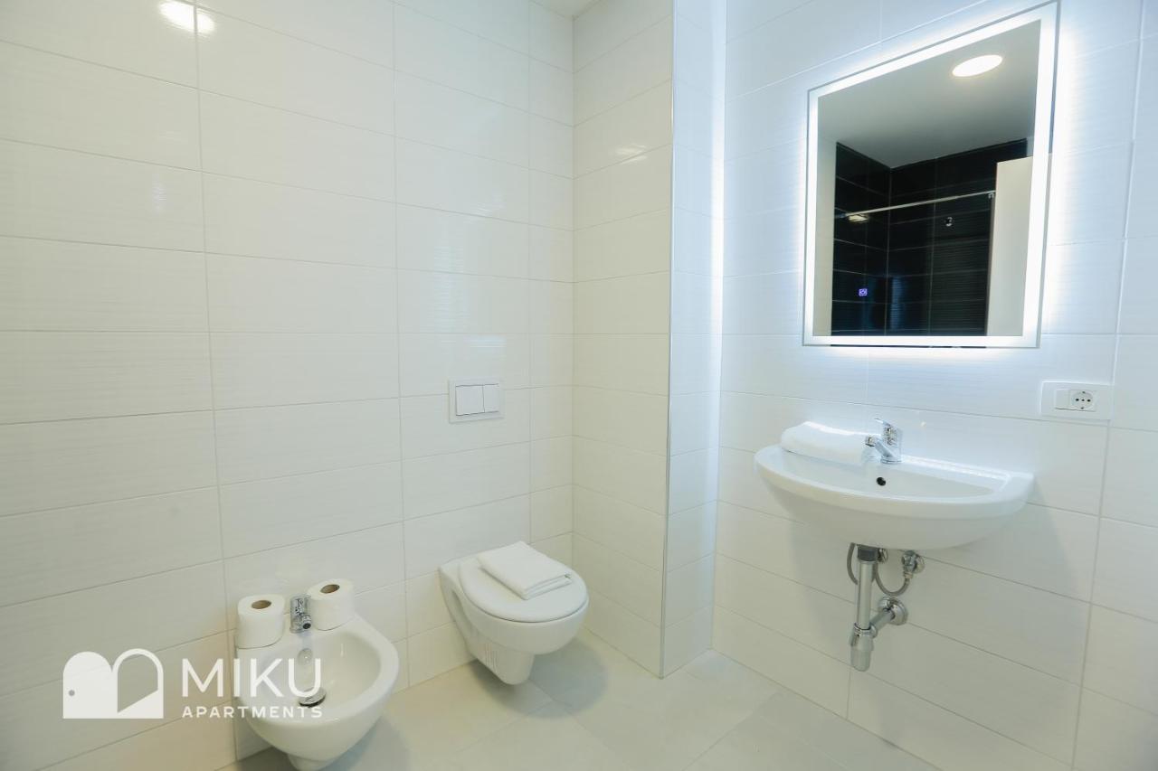 טיראנה Miku Apartment - Vibrant 1Bd Apartment At Olympic Residence מראה חיצוני תמונה